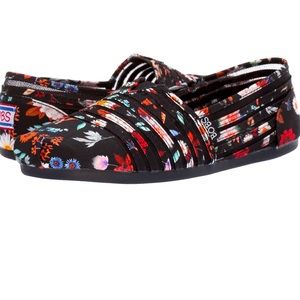 SKECHERS BOBS Plush - Adult Female Daisy Darling shoe.